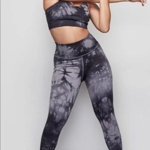 Good American tie dye set